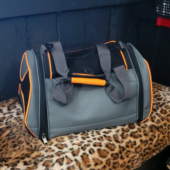 Per Carrier w/ Bubble Lookout.. and strap.. Cat Kitten or Dog..Bran New! medium - Picture 6 of 7